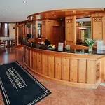 雷赫公园酒店 酒店
